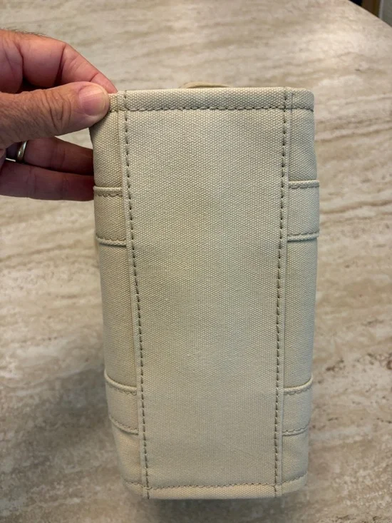 Marc Jacobs Small Logo “The Tote Bag” in Beige Canvas with Black Crossbody Strap - Picture 8 of 12